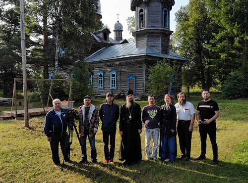 12 канал снимает на омском севере проект о возрождении деревянных храмов