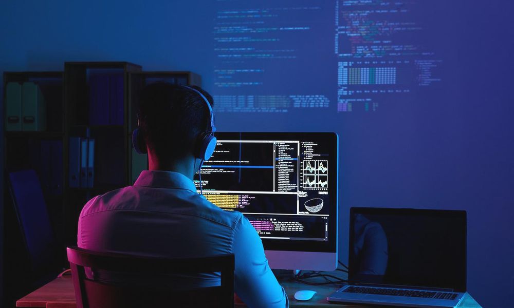 Опубликован майский рейтинг самых высокооплачиваемых предложений работы в Омске