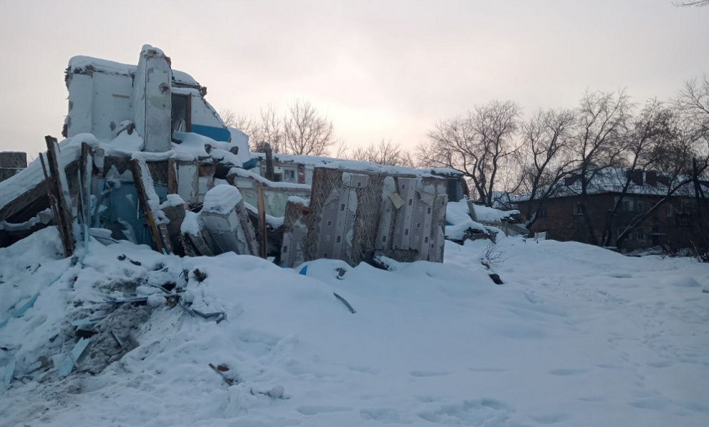 В Кировском округе Омска по решению суда снесут остатки двух аварийных домов 