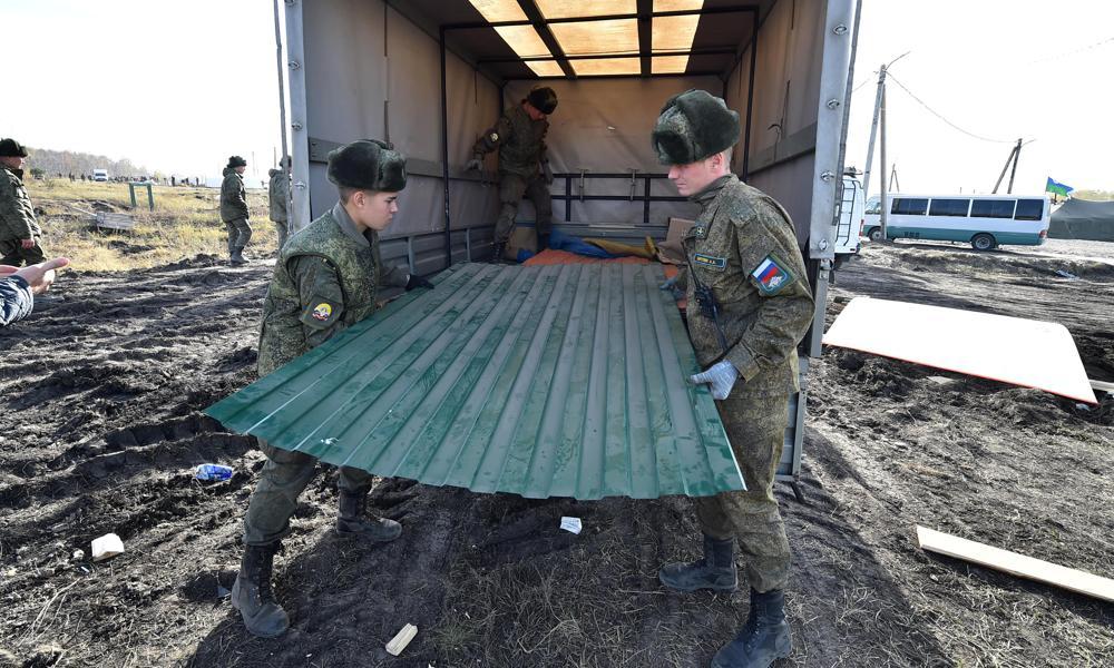 Более сотни омских компаний помогают обустраивать палаточный лагерь для мобилизованных 