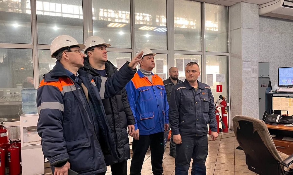 Виталий Хоценко лично посетил ТЭЦ-5, чтобы проконтролировать возобновление теплоснабжения в Омске