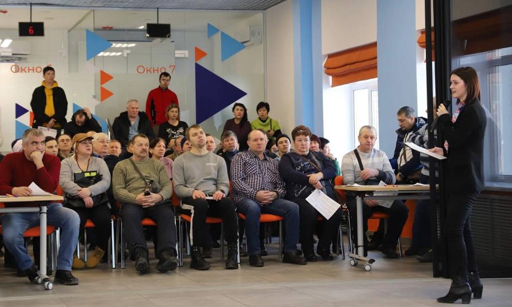 Больше 100 омичей посетили вторую ярмарку вакансий для предприятий оборонно-промышленного комплекса 