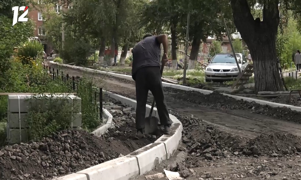 В Октябрьском округе Омска обустроят тротуары и проезды за 90 млн рублей