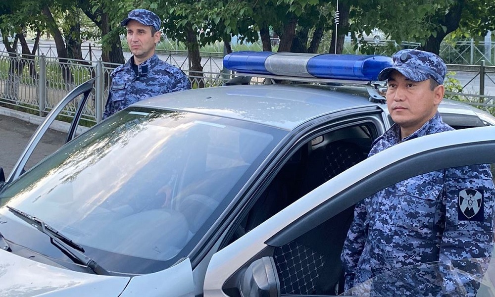 Омские росгвардейцы помогли вернуться домой 10-летнему мальчику с особенностями в развитии