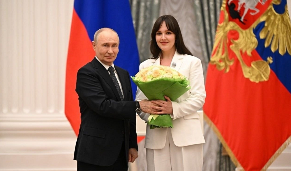 Президент Владимир Путин наградил выпускницу омской Шебалинки