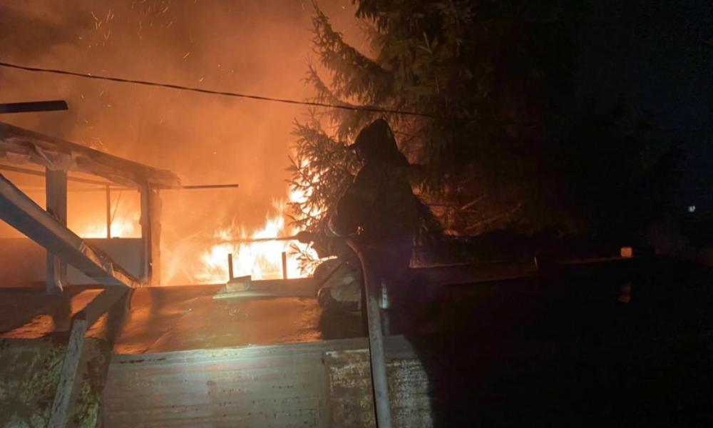 В Омске во время ночного пожара погибли 2 человека