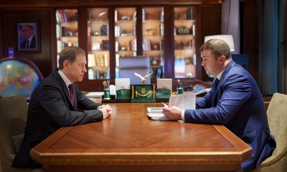 Виталий Хоценко рассказал Денису Мантурову о реализации проектов по развитию промышленности на территории Омской области 