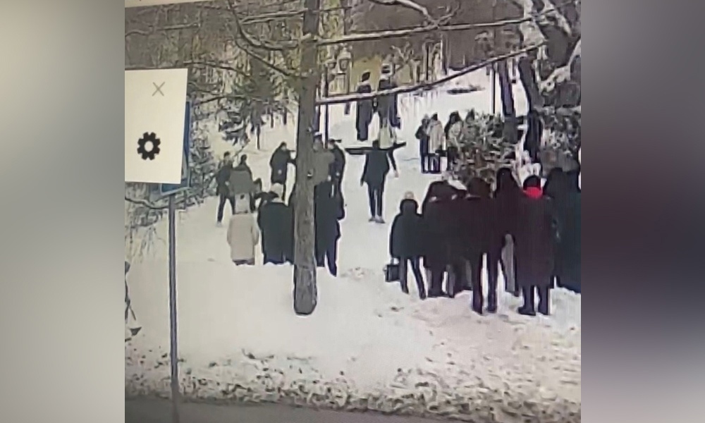 Двое омских студентов юридического колледжа получили травмы в массовой драке