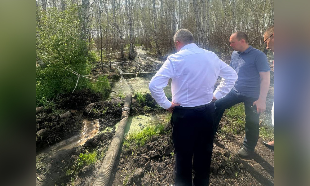 Алексей Кубиц проверил ход работ по откачке воды в Осташково