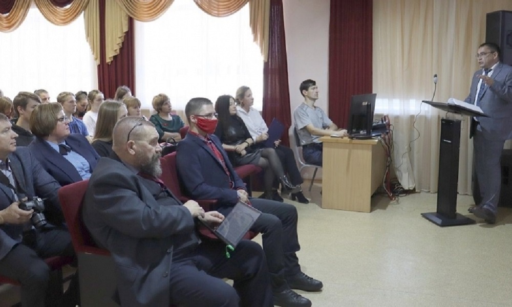 Омичи могут поучаствовать в конкурсе к 30-летию Конституции РФ 