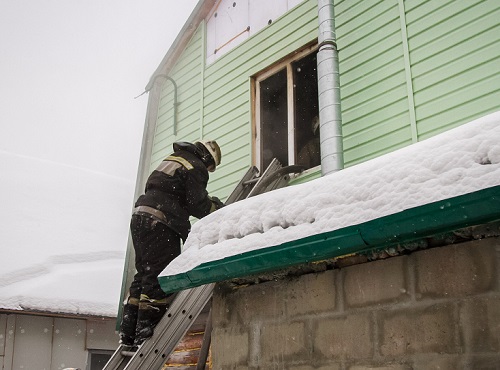 Омич сгорел в постели на даче