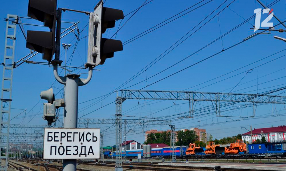 В Омской области временно ограничат движение транспорта на трёх ж/д переездах 