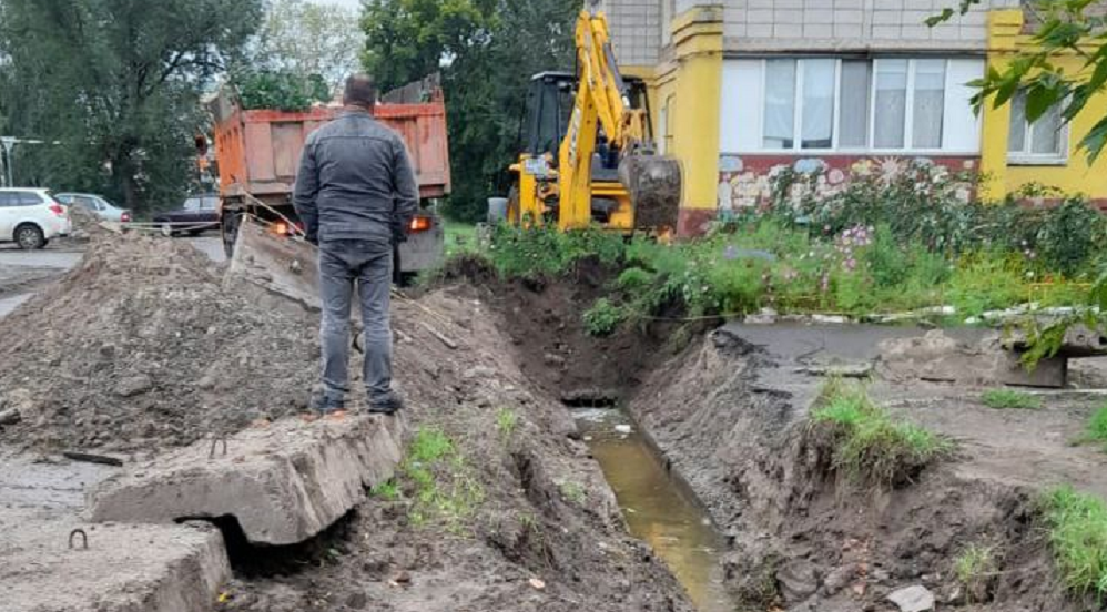 За сутки бригады УДХБ откачали с улиц Омска более 500 кубометров воды