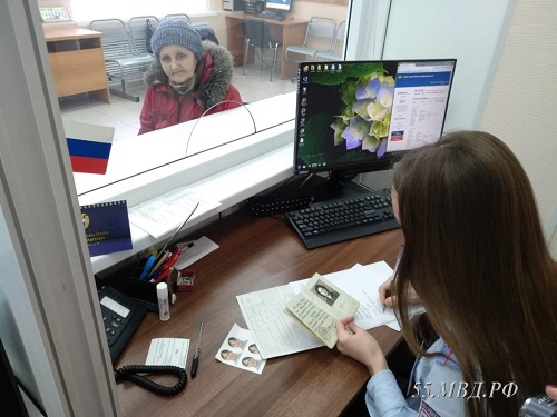 Омичке, которая не могла поменять паспорт СССР,  помогут получить новый документ