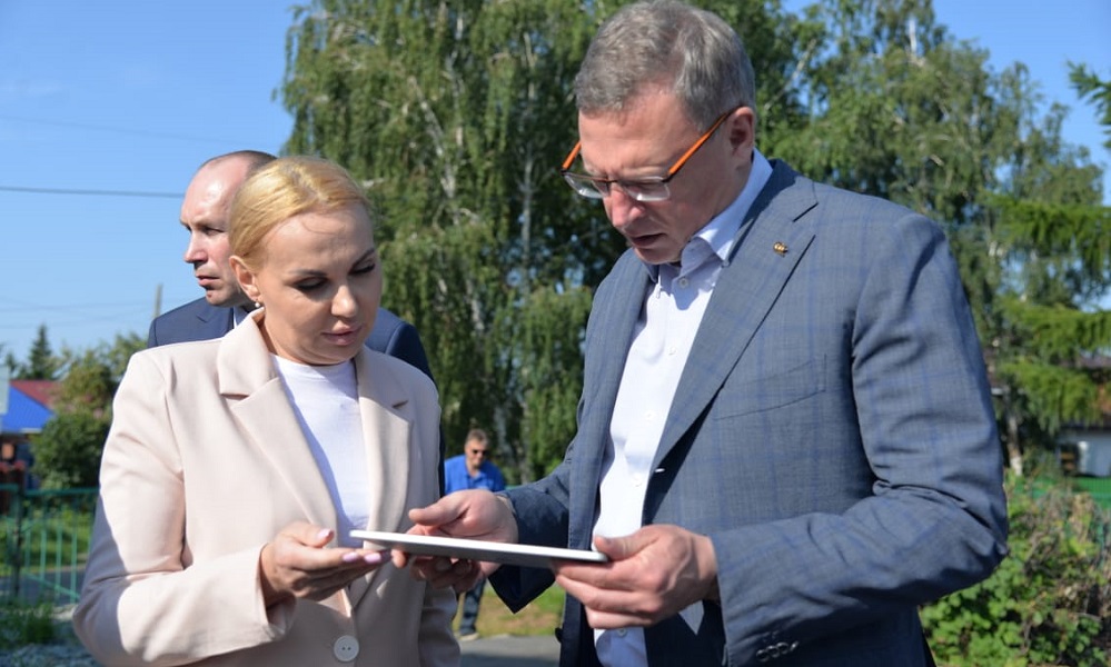 Александр Бурков посетил место будущей поликлиники в Октябрьском округе 