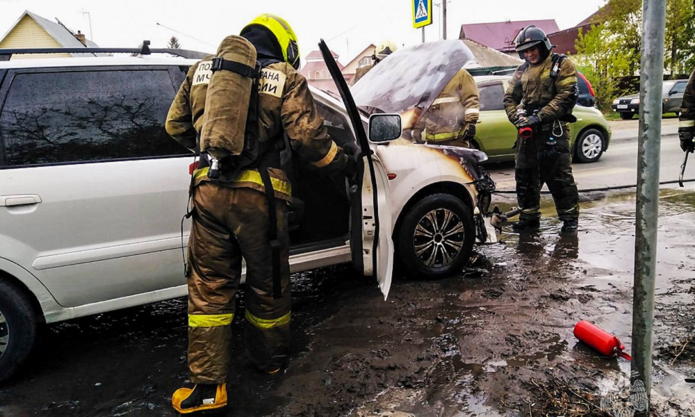 С начала 2023 года омские спасатели потушили 75 автомобилей