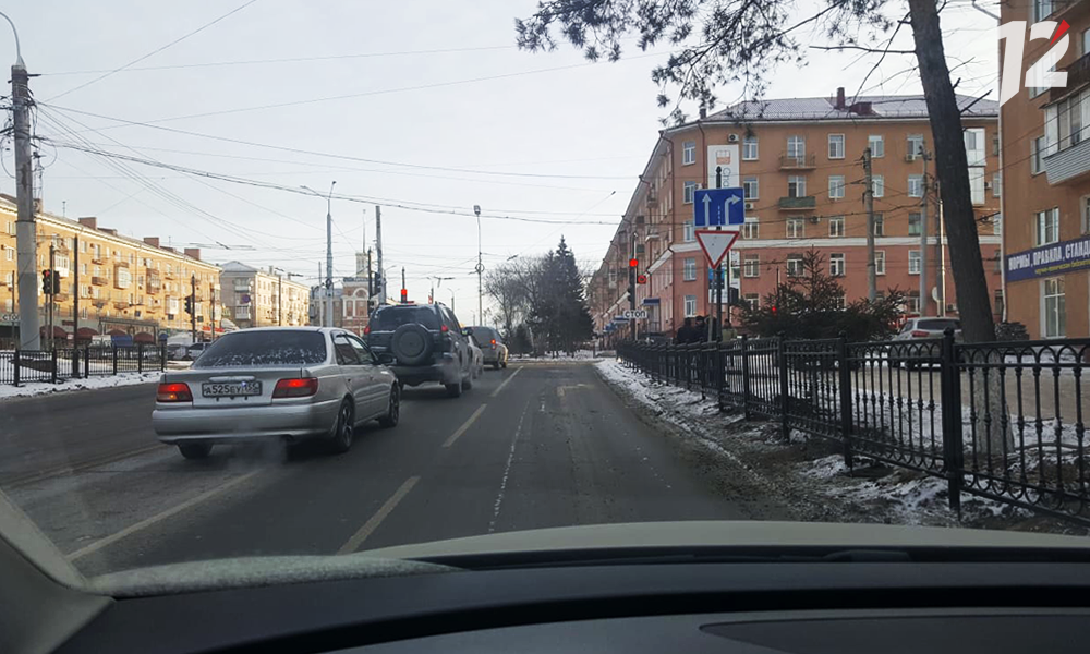 Омским водителям запретят повороты налево ещё на пяти улицах