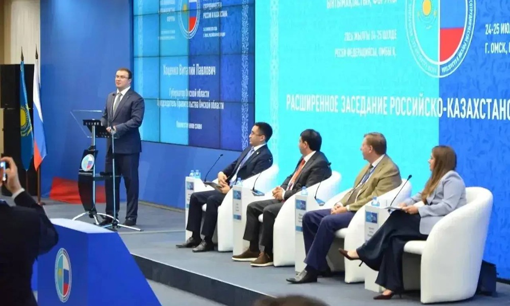Губернатор Омской области принял участие в работе Российско-Казахстанского делового совета 