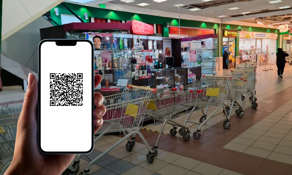 В нескольких регионах России отменили вход в организации по QR-кодам