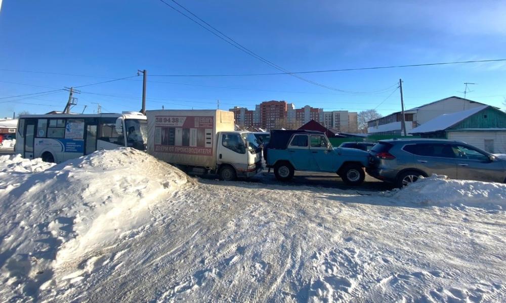 В Омске произошло ДТП с пассажирским автобусом 