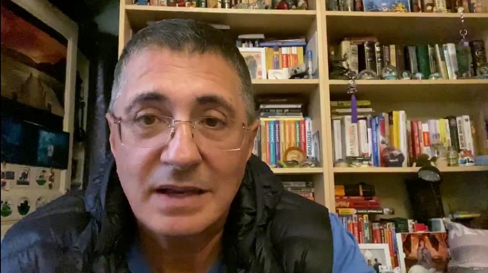 "Я говорю спасибо за спасённую жизнь": медик Александр Мясников поблагодарил омских врачей за Навального