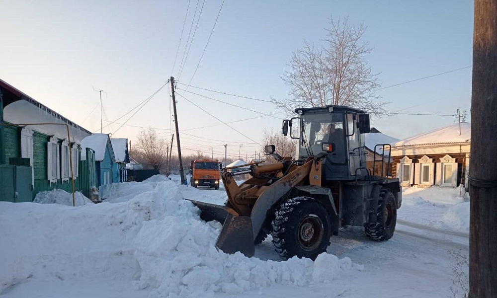 Из Омска вывезли 8 тысяч кубометров снега