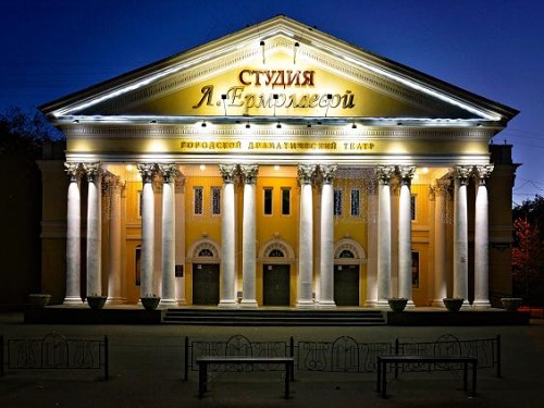 Театр "Студия" Л. Ермолаевой" приглашает омичей на новогоднюю премьеру