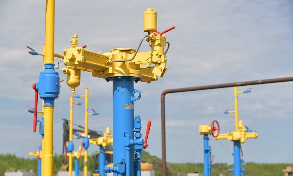Виталий Хоценко сообщил, что специалисты проложили 59 км газопровода-отвода в Большереченском районе