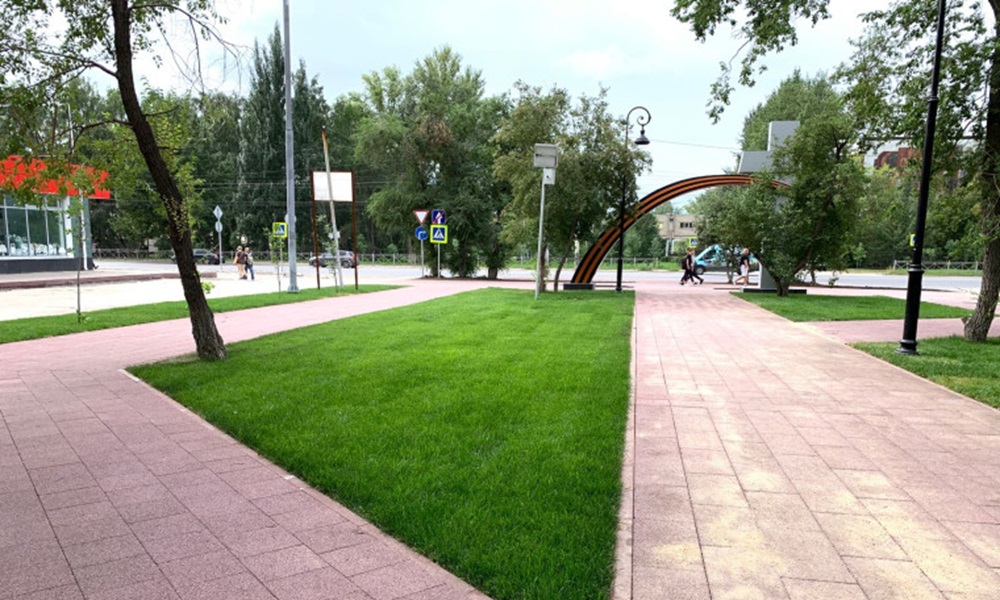В Омске завершается благоустройство Аллеи братьев Сазоновых  