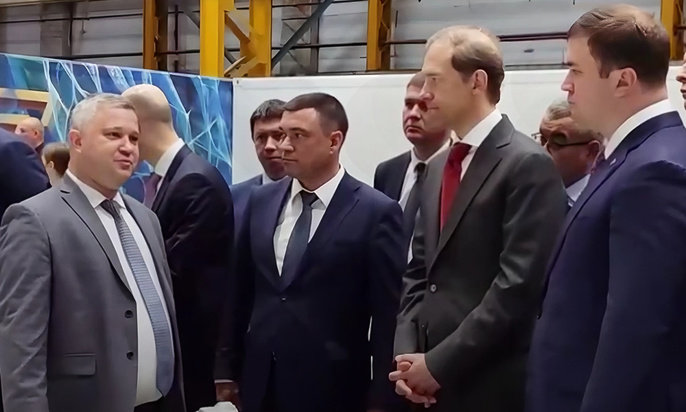 Денис Мантуров и Виталий Хоценко посетили «Омсктрансмаш», занимающийся модернизацией бронетехники