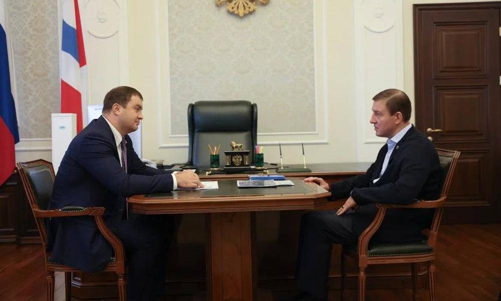 Андрей Турчак и Виталий Хоценко обсудили планы по газификации и социальной догазификации в Омской области