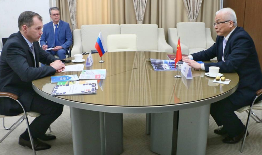 Представитель китайской корпорации «Сюань Юань» прибыл в Омск для обсуждения вопросов сотрудничества