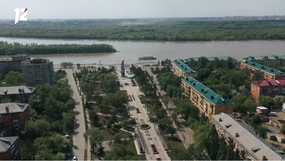В Омске восстановили разрушенные на бульваре Победы гранитные плиты 
