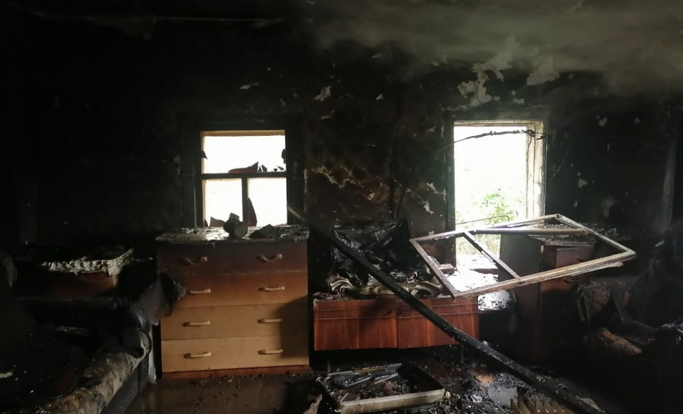 Житель Омской области зарезал мужчину и поджёг дом, чтобы скрыть следы преступления 