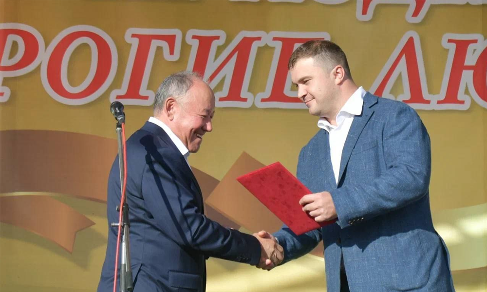 Виталий Хоценко с командой министров, депутатов и глав районов поздравил любинцев с вековым юбилеем малой Родины