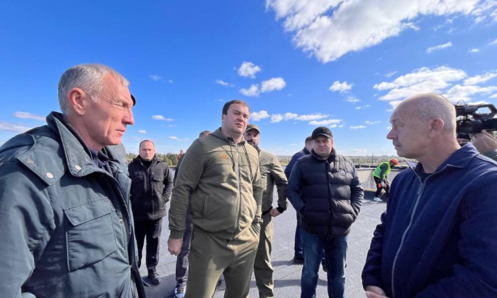 Виталий Хоценко работает в подшефном Омской области городе Стаханове