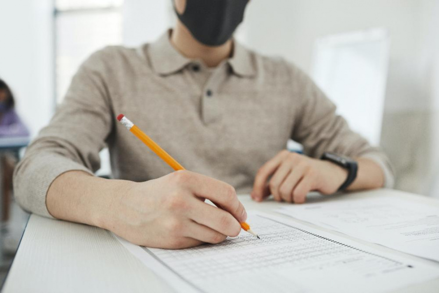 В Омской области ЕГЭ по физике и истории на 100 баллов сдали по одному выпускнику 