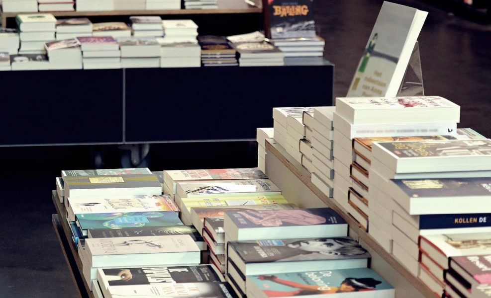 На заседании городского Совета приняли решение продать Омский книготорговый дом 