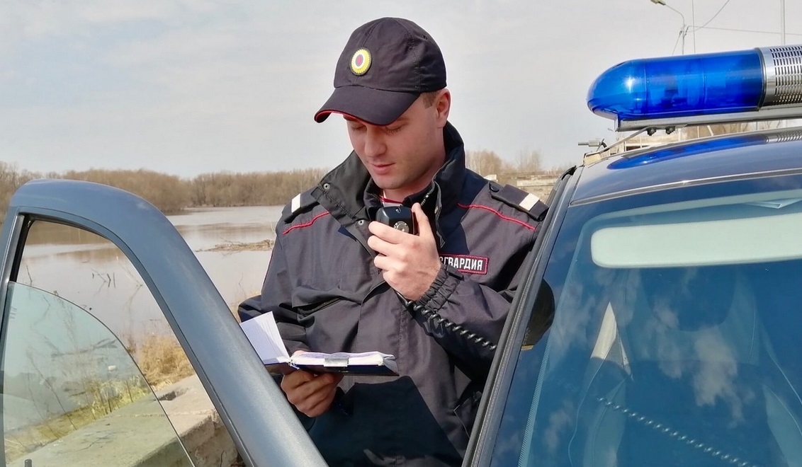 Росгвардейцы помогли пожилой омичке, которая забыла свой адрес