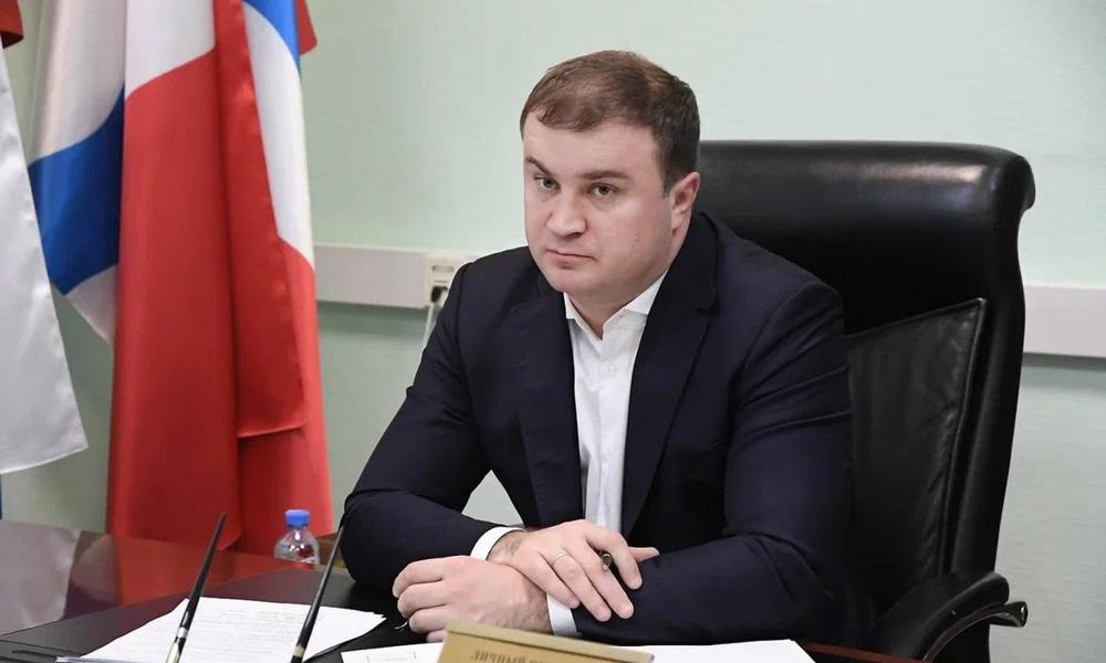 Глава Омской области Виталий Хоценко сегодня работает в Москве 