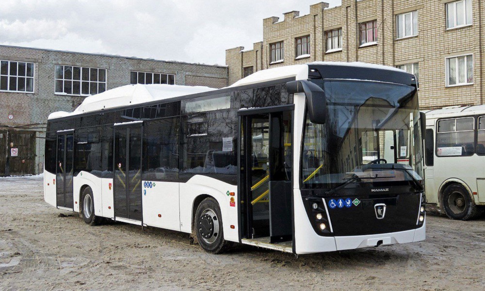 Для Омска закупили девять автобусов