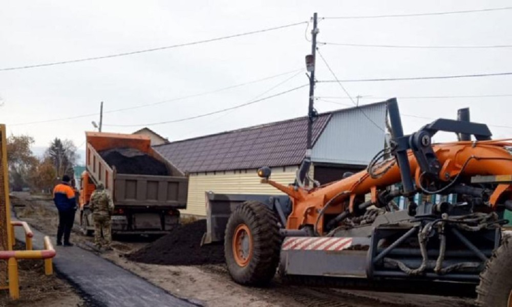 В Ленинском округе Омска обустроили 37 тротуаров и 18 проездов