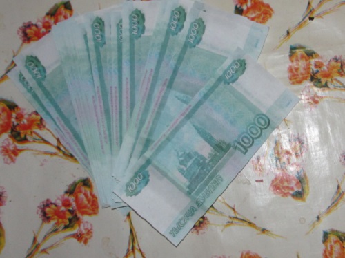 Продавщица мёда обманула омичку на 237 тысяч рублей