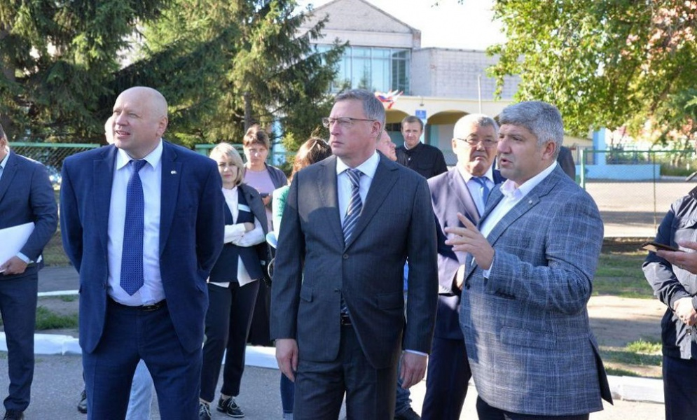 Губернатор Александр Бурков инспектирует Центральный округ Омска 