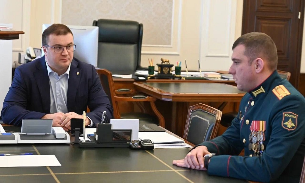 Виталий Хоценко обсудил с участником программы «Время героев» результаты стажировки в правительстве региона