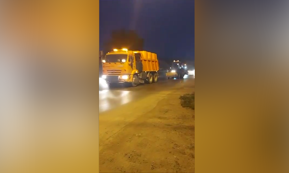 Омские дорожники ночью мыли и убирали дороги