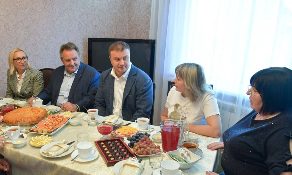 Виталий Хоценко навестил в Крутинке семью участника специальной военной операции