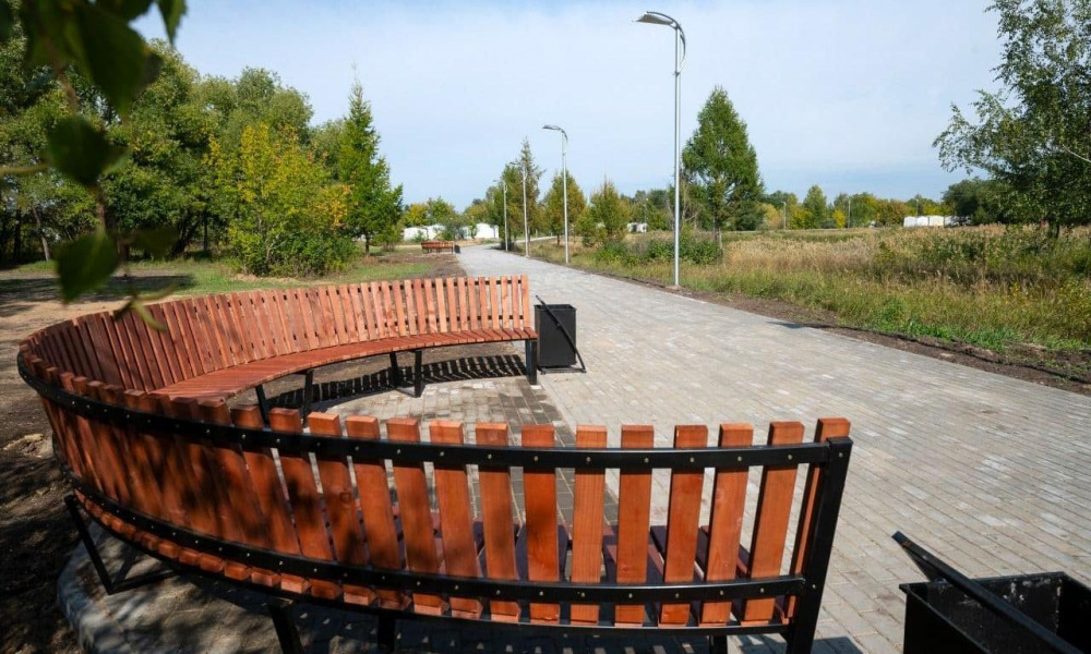 В Омске окончили первый этап благоустройства бульвара им. Веретено
