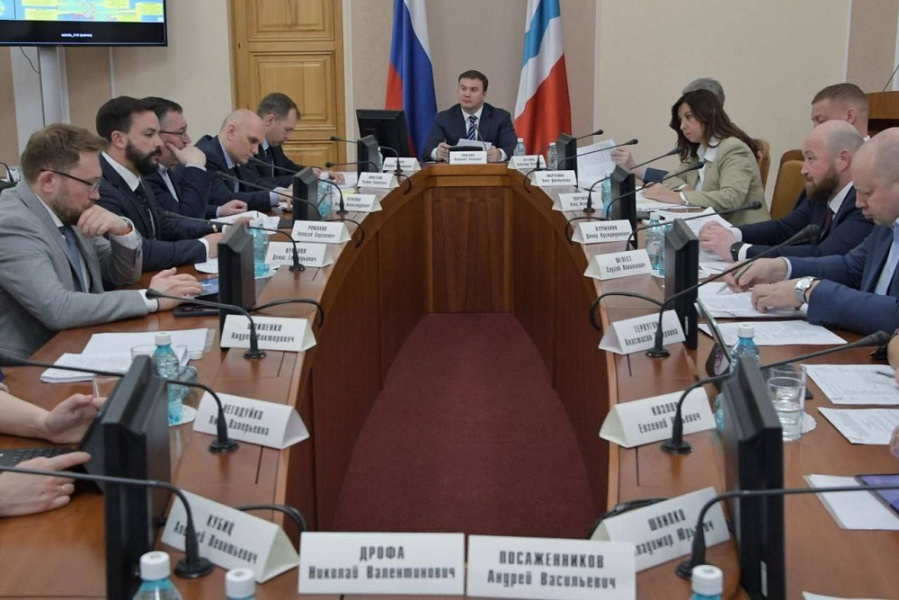 Губернатор Омской области поручил оперативно обследовать пострадавшие от весеннего паводка дороги для последующего ремонта