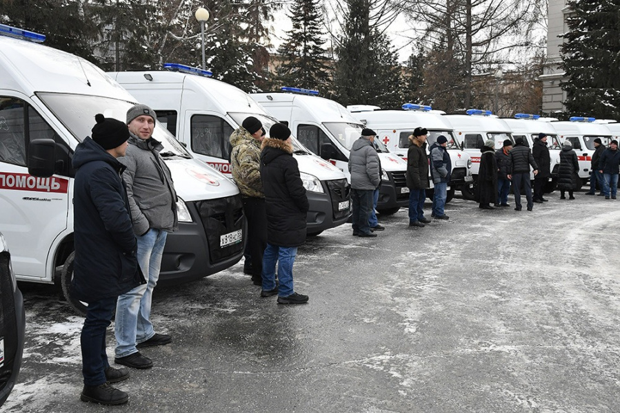 Омским больницам передали 24 новых автомобиля 